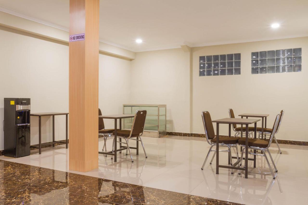 เรดดอร์ซ พลัส แอท ดิปาติยูกูร Hotel บันดุง ภายนอก รูปภาพ