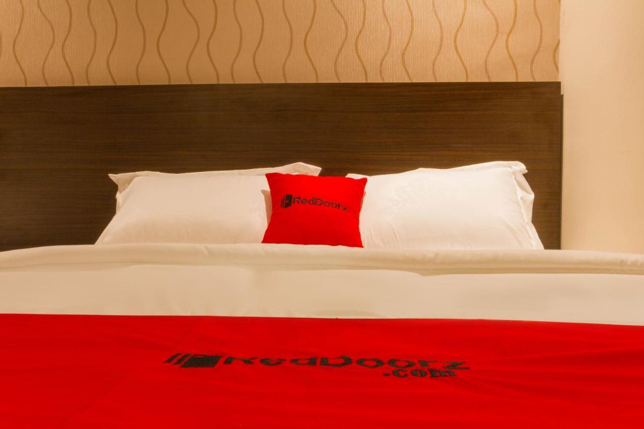 เรดดอร์ซ พลัส แอท ดิปาติยูกูร Hotel บันดุง ภายนอก รูปภาพ