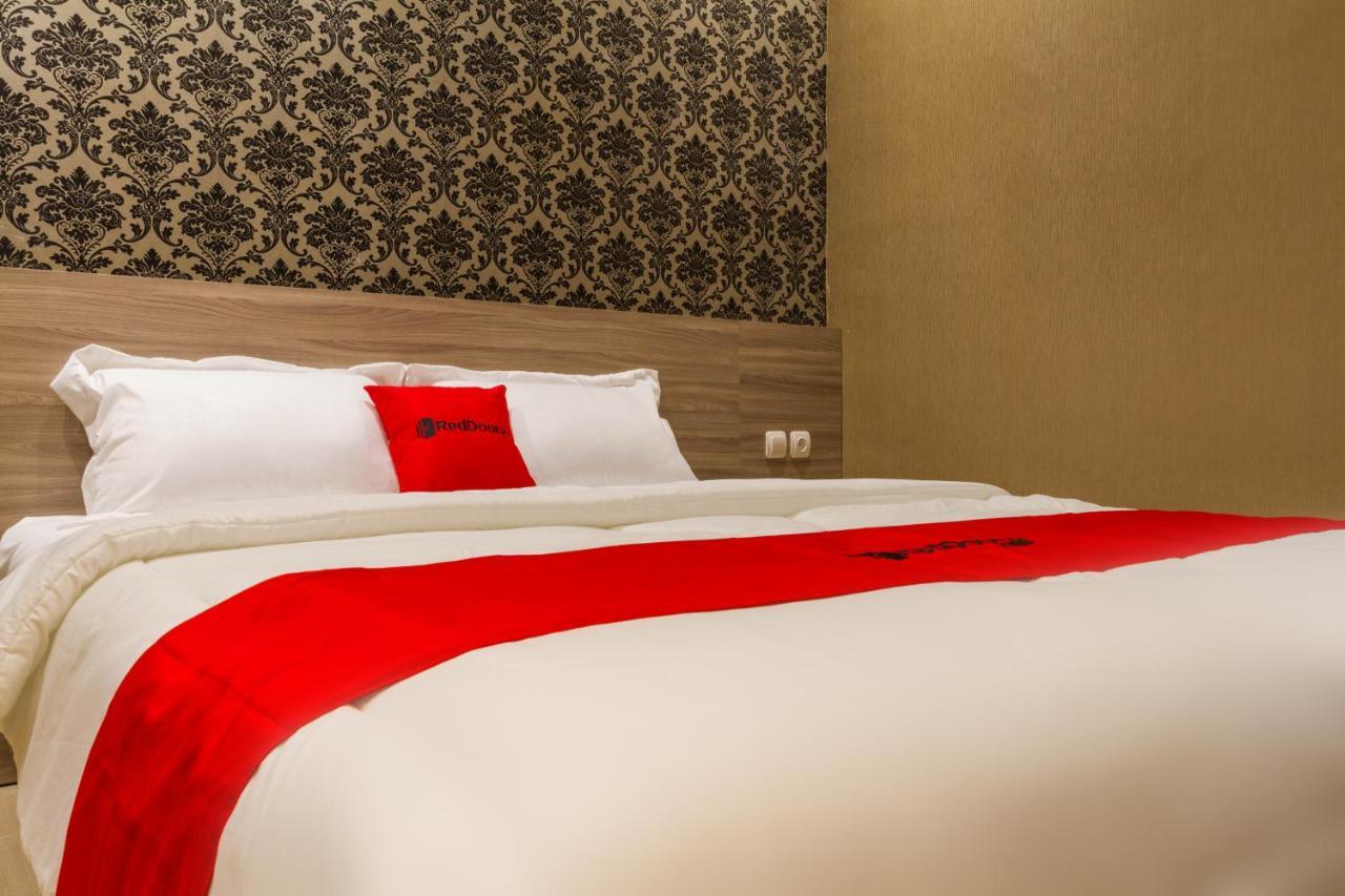 เรดดอร์ซ พลัส แอท ดิปาติยูกูร Hotel บันดุง ภายนอก รูปภาพ