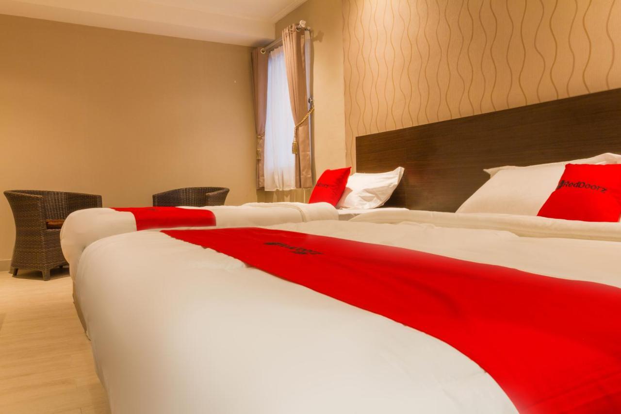 เรดดอร์ซ พลัส แอท ดิปาติยูกูร Hotel บันดุง ภายนอก รูปภาพ