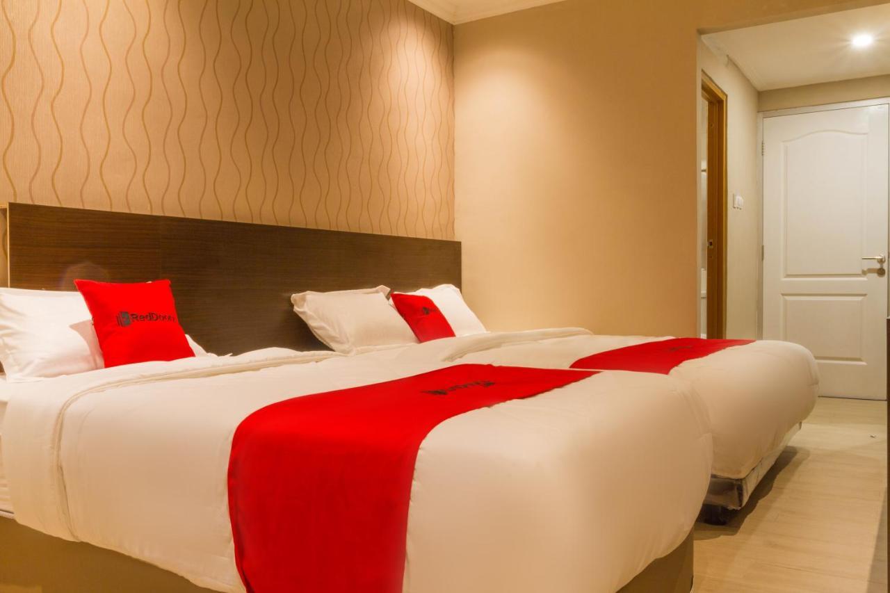 เรดดอร์ซ พลัส แอท ดิปาติยูกูร Hotel บันดุง ภายนอก รูปภาพ